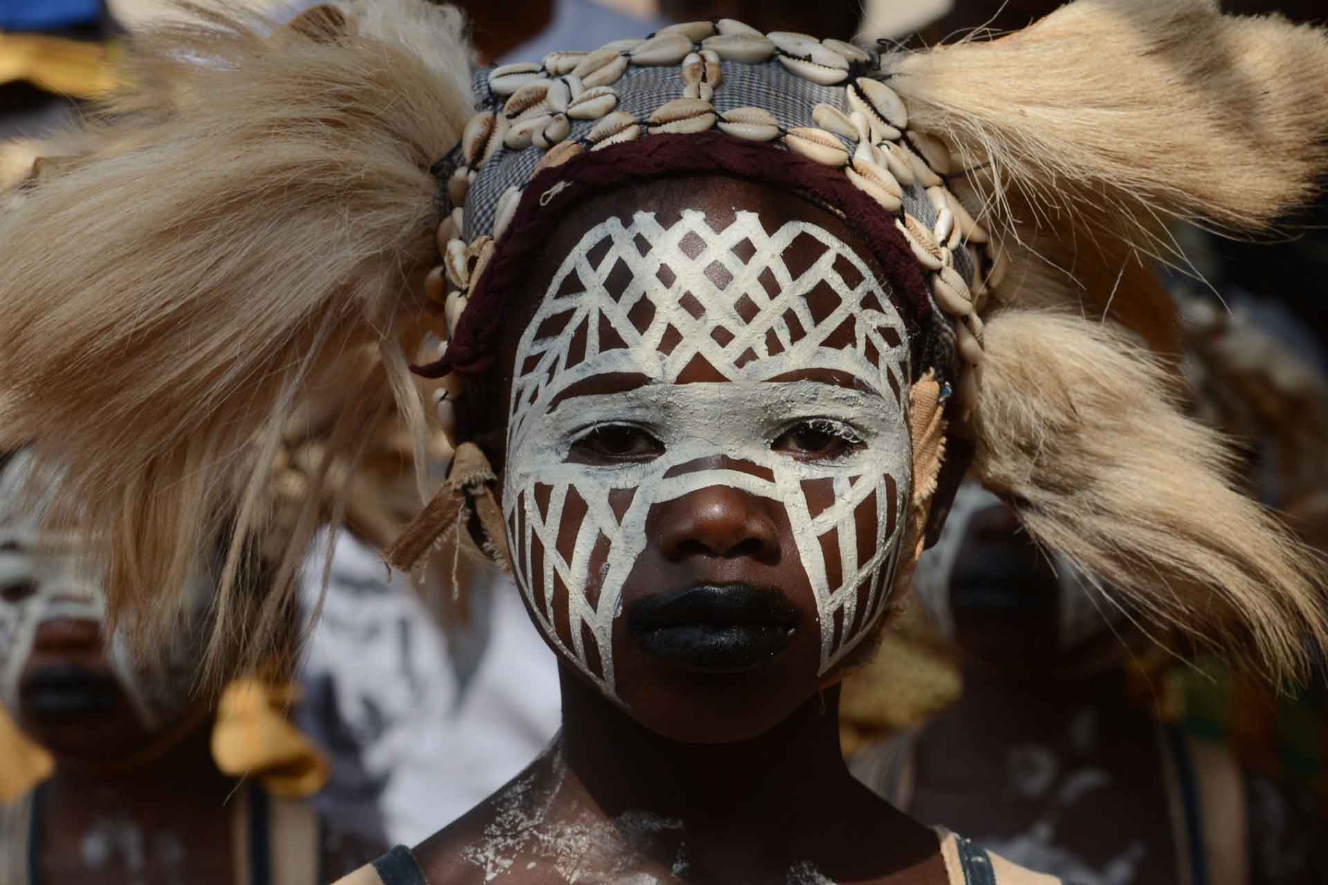 scopri le tradizioni uniche e le celebrazioni vivaci delle festività in costa d'avorio. esplora l'importanza culturale, le cerimonie religiose e le feste popolari che animano questo affascinante paese africano.