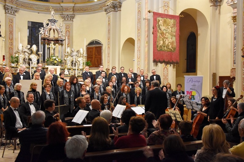 scopri l'importanza della musica nella costa d'avorio, un elemento fondamentale della cultura ivoriana che unisce le comunità e celebra le tradizioni attraverso ritmi coinvolgenti e melodie emozionanti.